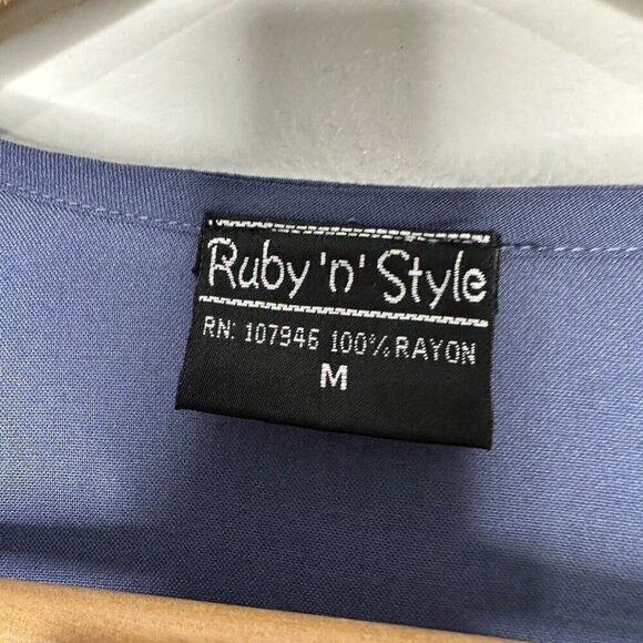 Ruby n Style Tunic Top Size M Floral Embroidered Gray - Picture 2 of 11